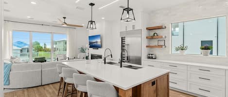 Casa (4 Bedrooms) | Cocina privada | Refrigerador, microondas y horno