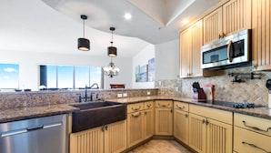 Apartment (3 Bedrooms) | Private kitchen - 3800 Ocean Beach Blvd, Unit 501 (Cocoa Beach)