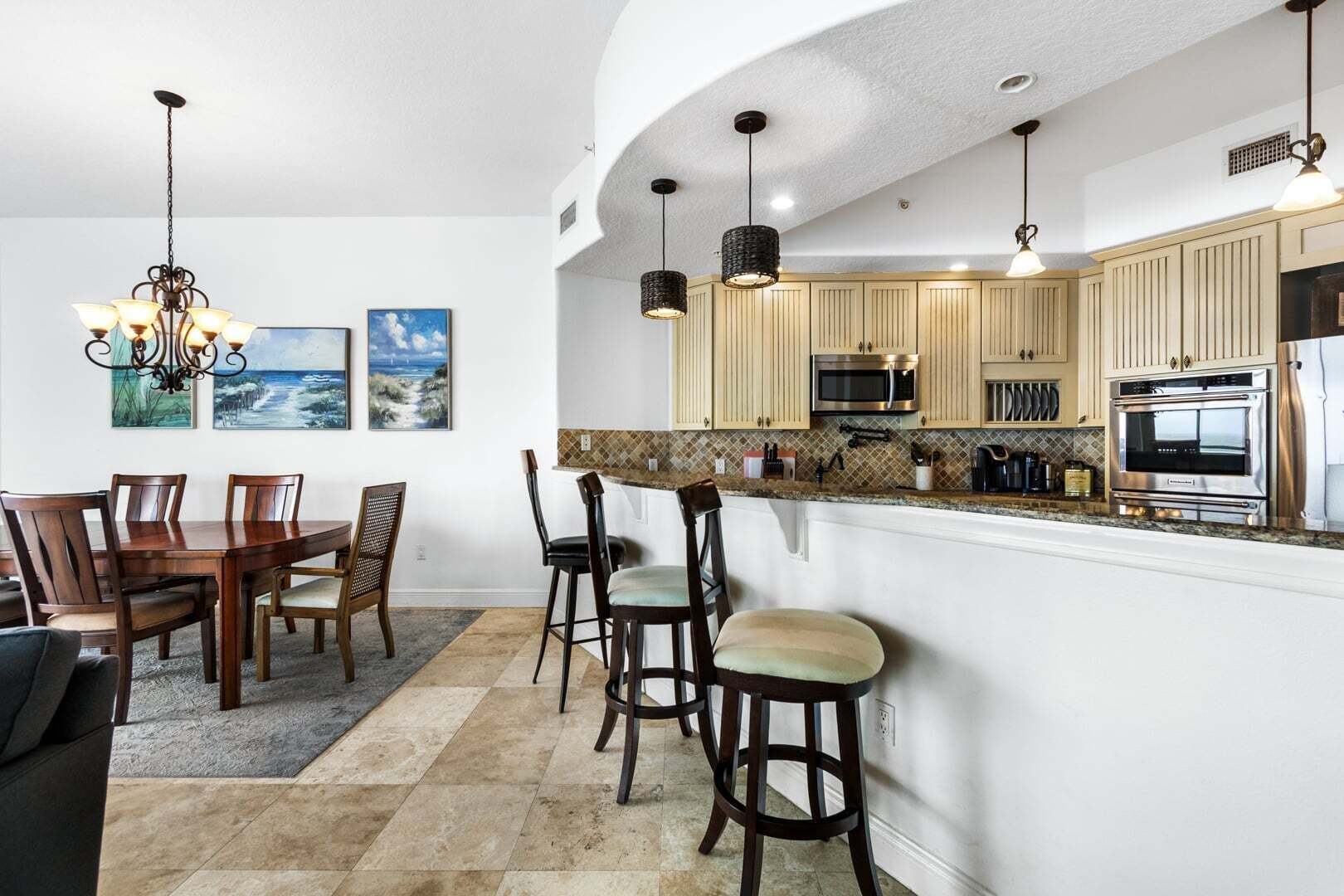 Apartment (3 Bedrooms) | Private kitchen | Fridge, microwave, oven, stovetop