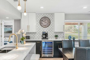 独立别墅 (6 Bedrooms) | 私人厨房 | 冰箱、微波炉、烤箱、制冰机