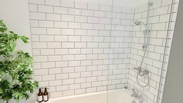 Een douche, een haardroger