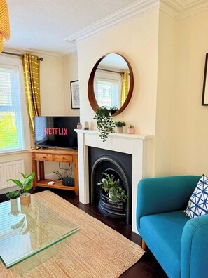 Fernseher, Kamin, Arbeitsbereiche