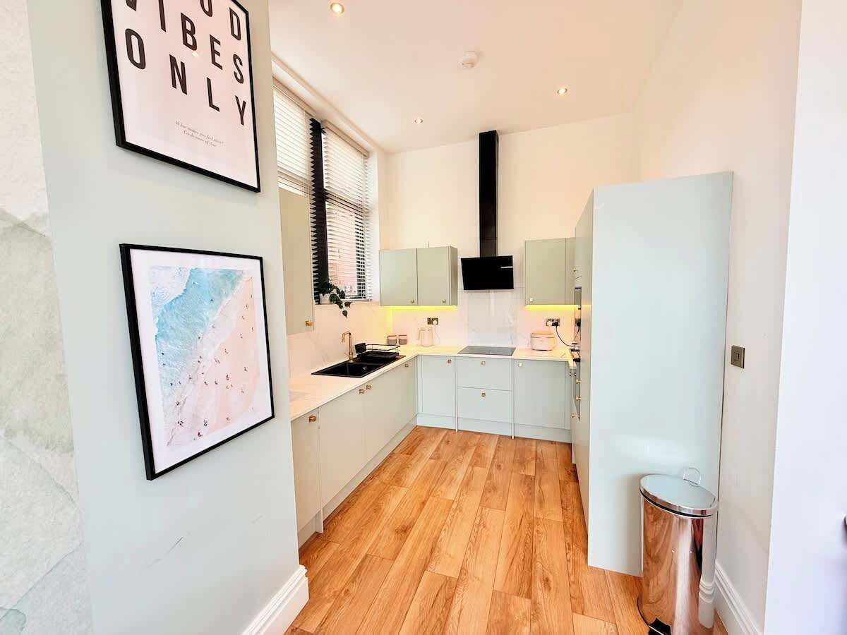 Fridge, oven, electric kettle, toaster