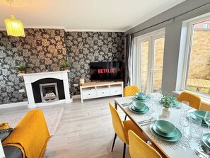 Dining - Home in between Bath and Bristol - Sleeps 9 guests (Keynsham)