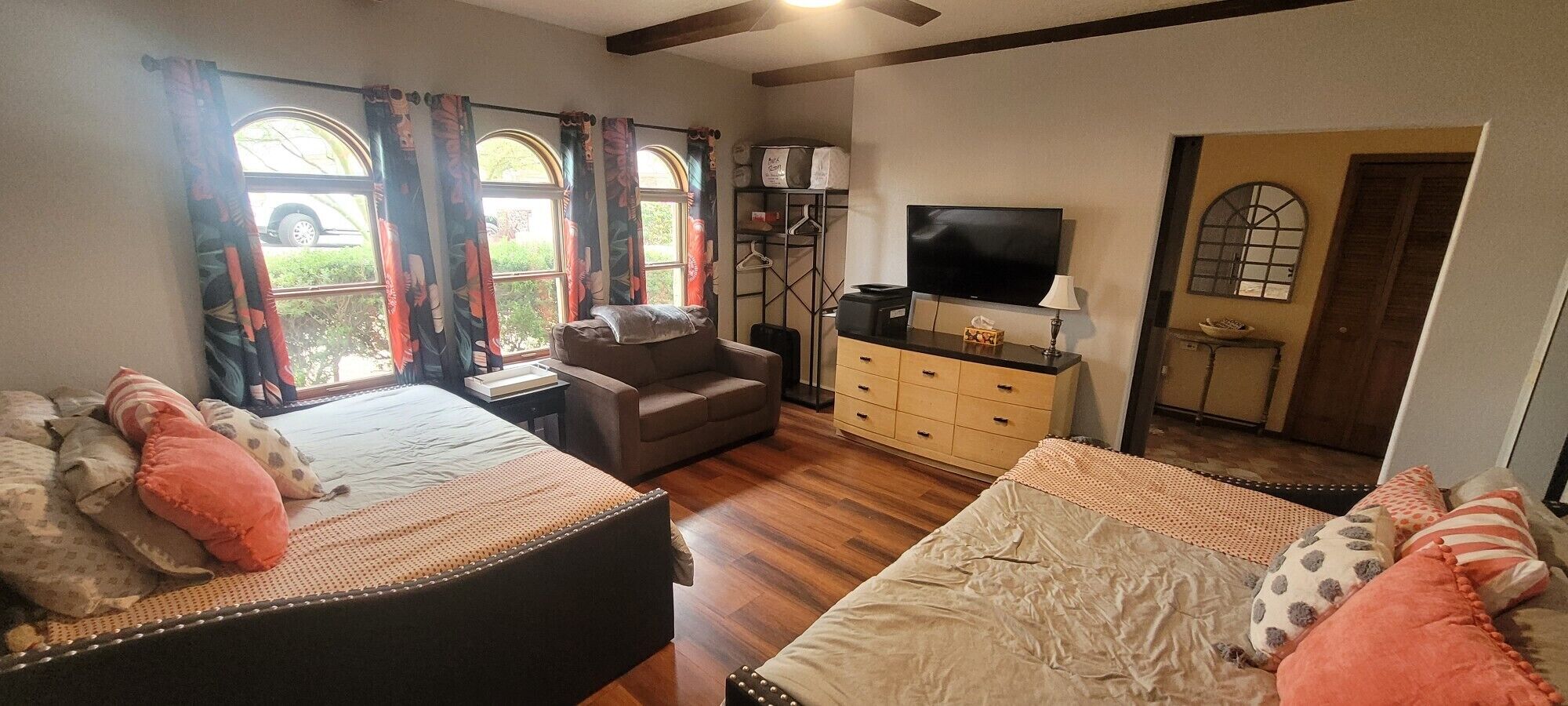 4 bedrooms, WiFi, bed sheets