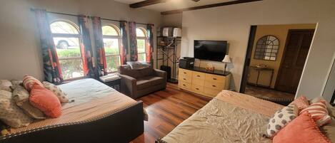 4 bedrooms, WiFi, bed sheets