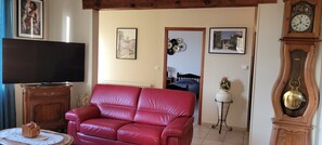 Living area - Holiday rental, ideal for 2 couples or a family of 4. (Pernes-les-Fontaines)