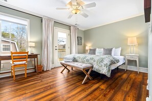 2 bedrooms, WiFi, bed sheets - NEW! 2 King Beds, Outdoor Patio, 0.3 mi-Downtown (Auburn)