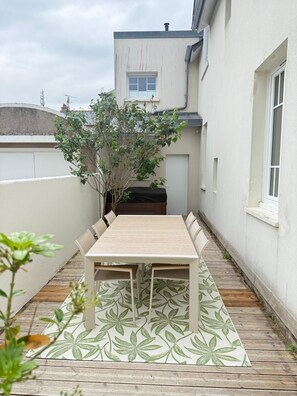 Outdoor dining - Vrbo Property (Pléneuf-Val-André)