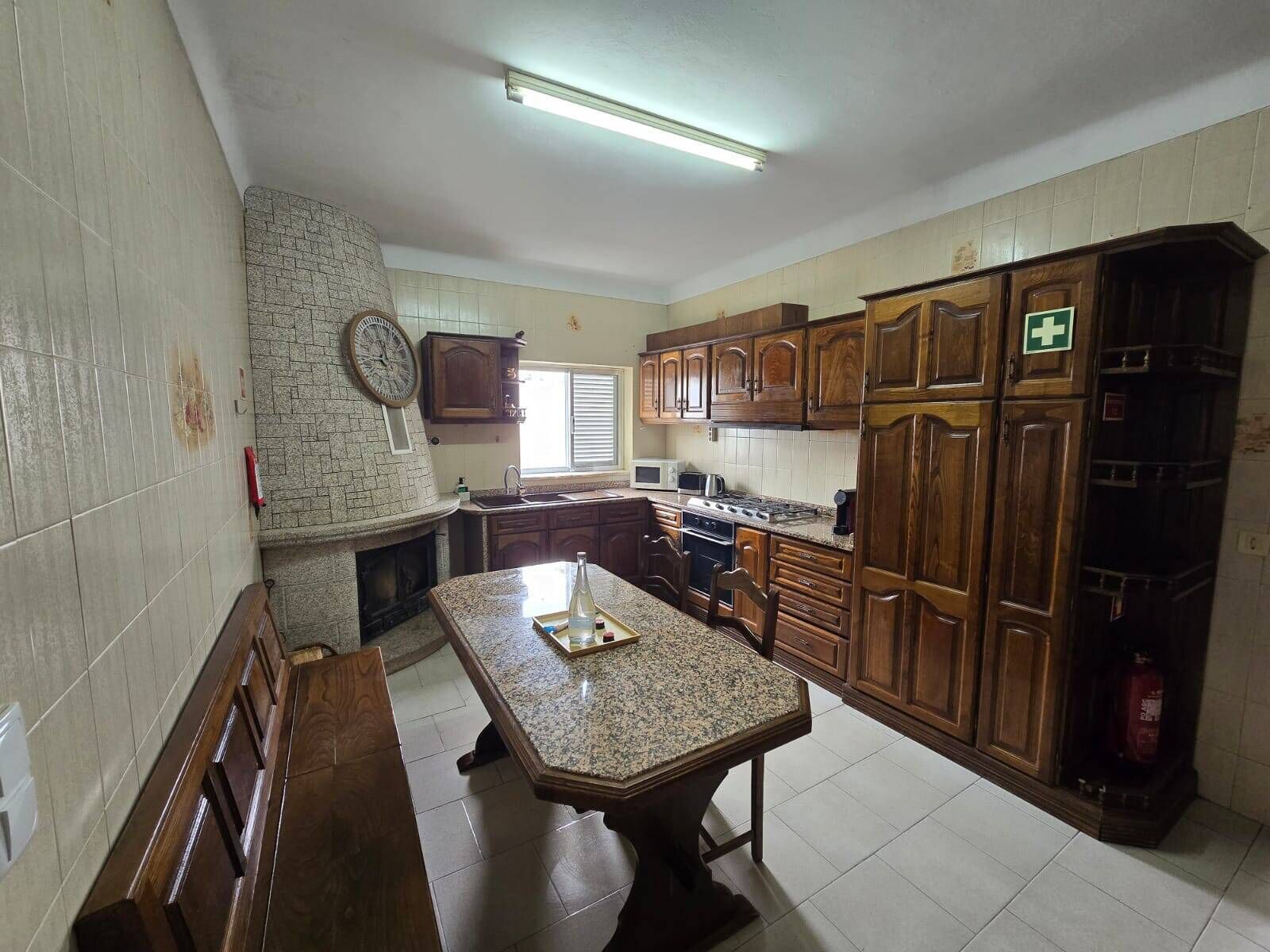 Fridge, microwave, oven, coffee/tea maker