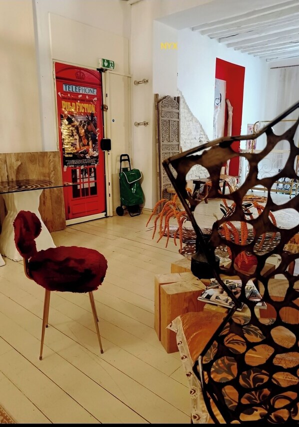 Interior - Vrbo Property (Paris)