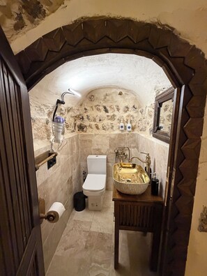 Kamar Quadruple | Kamar mandi | Pengering rambut, handuk, sabun, dan sampo