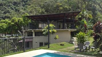 Kolam renang outdoor