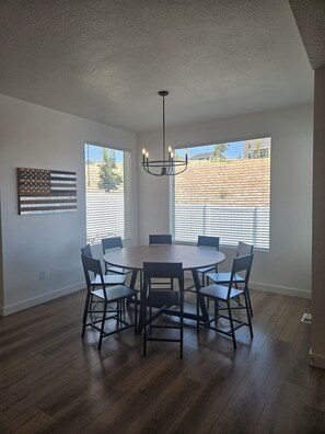 Dining - Spacious 5-bedroom Family Home in West Jordan~4 Parking Spots~Quite+Clean (West Jordan)