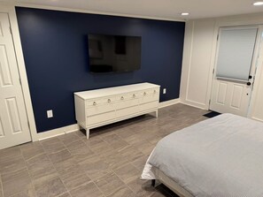 WiFi, bed sheets