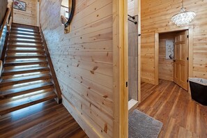 Interior - Skybox Cabin - Panoramic Gorge Views + Hot Tub (Frenchburg)