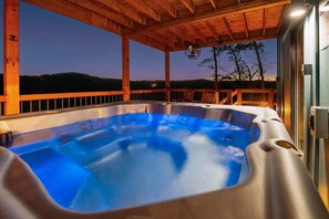 Bañera de hidromasaje al aire libre