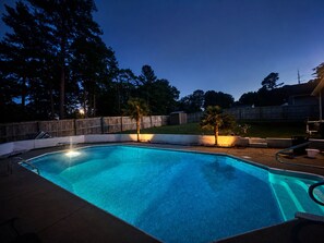 Outdoor pool - 3-bedroom house in Fayetteville with AC for relaxing stays with in ground pool (Fayetteville)