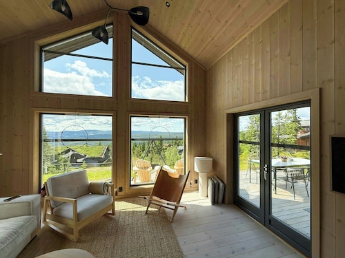 Modern cabin with ski-in/out near Birken trails