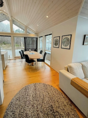 TV, fireplace - Seaside cabin with private pier in Eidsvåg (Eidsvåg)