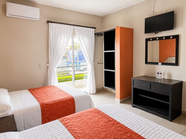 Habitación doble Premium | Escritorio, espacio para trabajar con laptop y wifi gratis