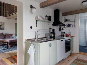 Microwave, oven, dishwasher, coffee/tea maker