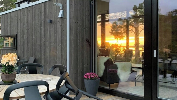 Outdoor dining - Peaceful nature and design on Skardsøya (Lesund)