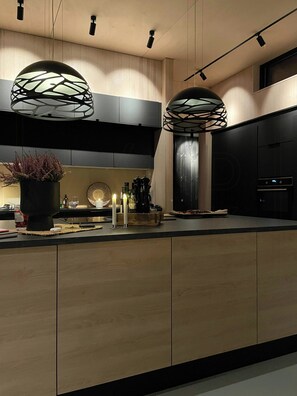 Microwave, oven, dishwasher, coffee/tea maker