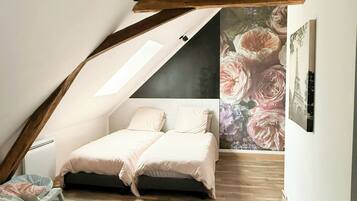 3 bedrooms, desk, WiFi (free)
