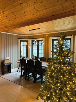 Interior - Elevated cabin with sauna by Lake Tinnsjøen (Telemark)