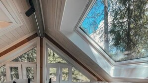 1 bedroom, free WiFi - Unique treetop cabin in forest, Lårdal (Høydalsmo)