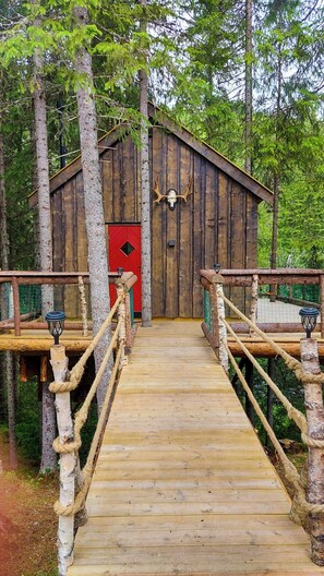 Terrace/patio - Unique treetop cabin in forest, Lårdal (Høydalsmo)