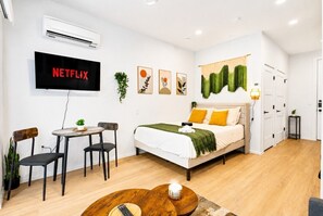 Desk, iron/ironing board, WiFi, bed sheets - Bishop Arts Getaway | Yoga, Gym & Entertainment (Dallas)