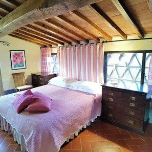 Desk - Former barn on estate among Chianti vineyards (Certaldo)