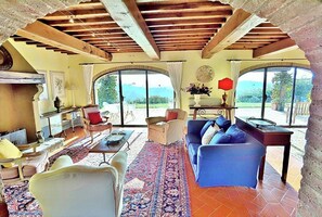 Living area - Former barn on estate among Chianti vineyards (Certaldo)