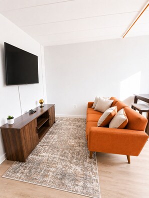 Smart TV - Luxury Detroit 1Bedroom Suite ,1 min DMC, 7dmin MGM, Wayne State & Ford Field (Detroit)