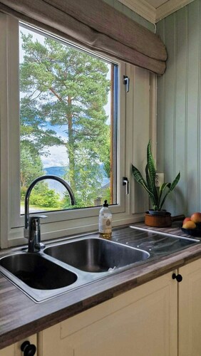 Charming seaside cabin in Tingvoll