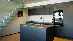 Coffee/tea maker, microwave, oven, dishwasher - Modern flat with fjord view on Golsfjellet (Buskerud)