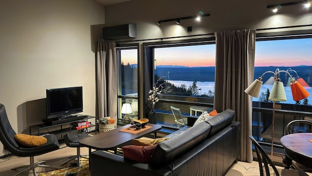 TV - Modern flat with fjord view on Golsfjellet (Buskerud)