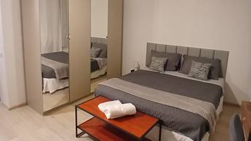 Iron/ironing board, WiFi, bed sheets