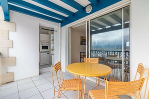 Dining - Charming one-bedroom apartment at the Hendaye harbor, within walking distance of the beach and in a peaceful setting (HENDAYE)