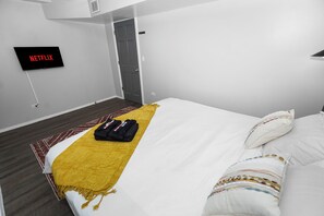 Silitysrauta/-lauta, vauvan matkasänky, ilmainen Wi-Fi, vuodevaatteet