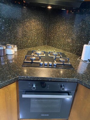 Private kitchen - Fabulous 3-bedroom apartment with AC and hot water in vibrant Cúcuta. (Cúcuta)