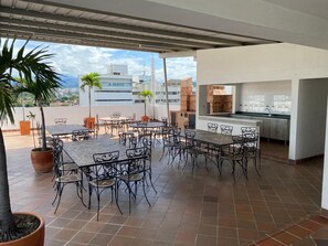 Outdoor dining - Fabulous 3-bedroom apartment with AC and hot water in vibrant Cúcuta. (Cúcuta)