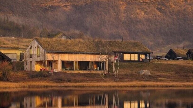 Exterior - Beautiful architecture by Vågslidvatnet lake (Edland)