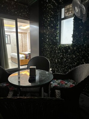 디럭스 싱글룸, 발코니, 시내 전망 | 발코니 전망