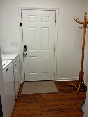 Interior - 3-bedroom and 2-bath house close to downtown Knoxville. (Knoxville)