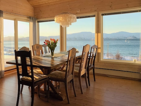 Dining. Lovely cabin amidst bustling wildlife