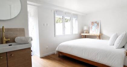 Cosy mini-suite with private shower, garden & terrace - near Paris/Disney