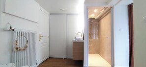 Shower, hair dryer, towels, toilet paper - Cosy mini-suite with private shower, garden & terrace - near Paris/Disney (Brou-sur-Chantereine)